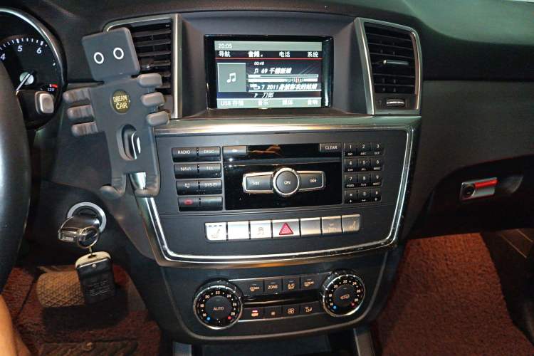 Used Mercedes-Benz M-Class 2012 ML 300 Audio And AC Panel