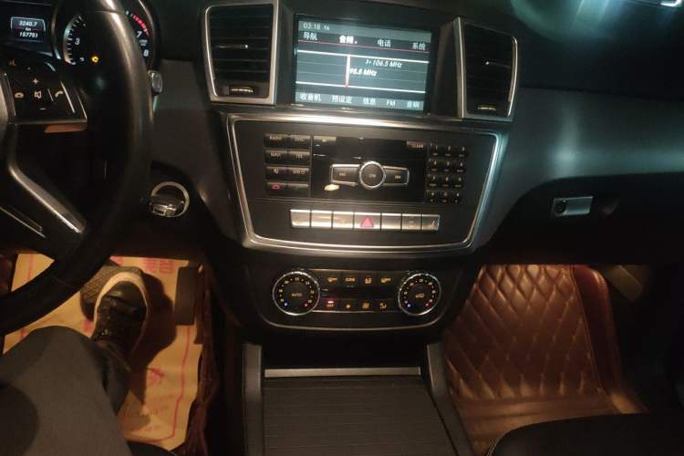 Used Mercedes-Benz M-Class 2012 ML 300 Audio And AC Panel
