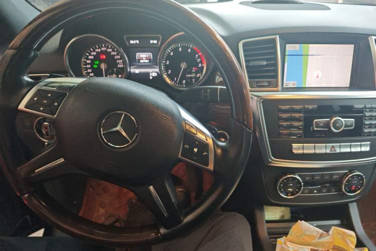 Used Mercedes-Benz M-Class 2012 ML 350 Luxury Edition Audio And AC Panel