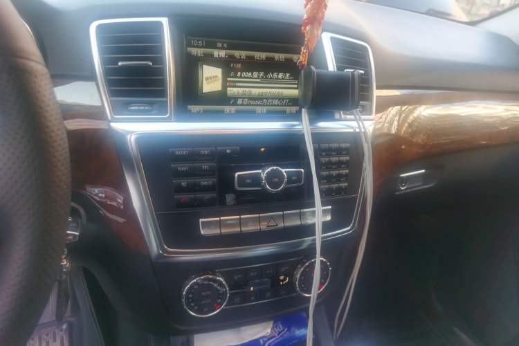 Used Mercedes-Benz M-Class 2012 ML 350 Sport Edition Audio And AC Panel