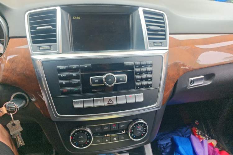 Used Mercedes-Benz M-Class 2012 ML 350 Sport Edition Audio And AC Panel