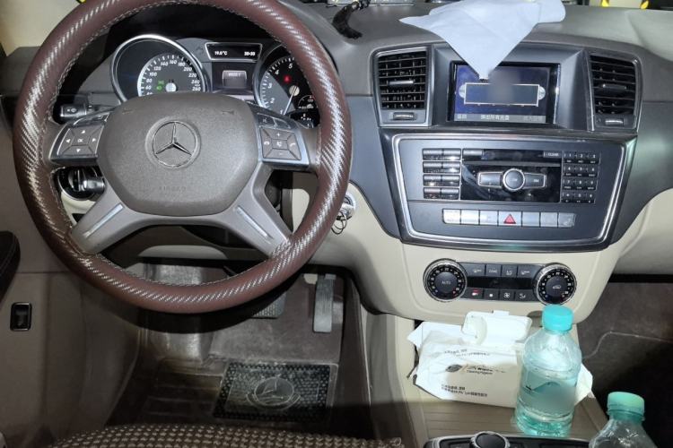 Used Mercedes-Benz M-Class 2012 ML 300 Center Console