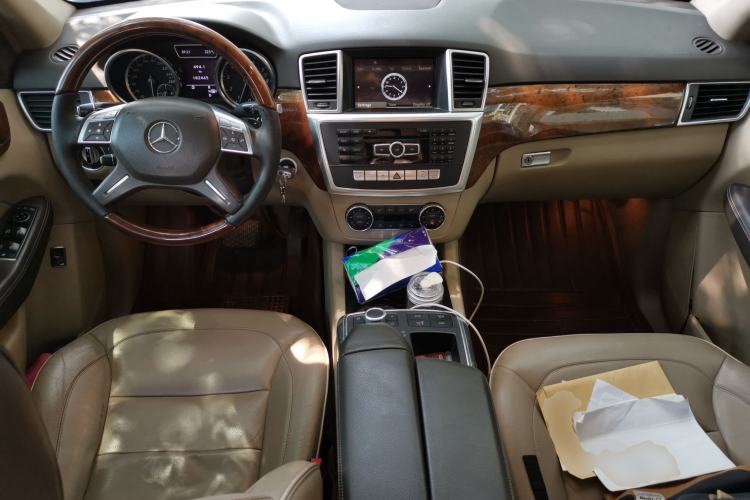 Used Mercedes-Benz M-Class 2012 ML 350 Luxury Edition Center Console
