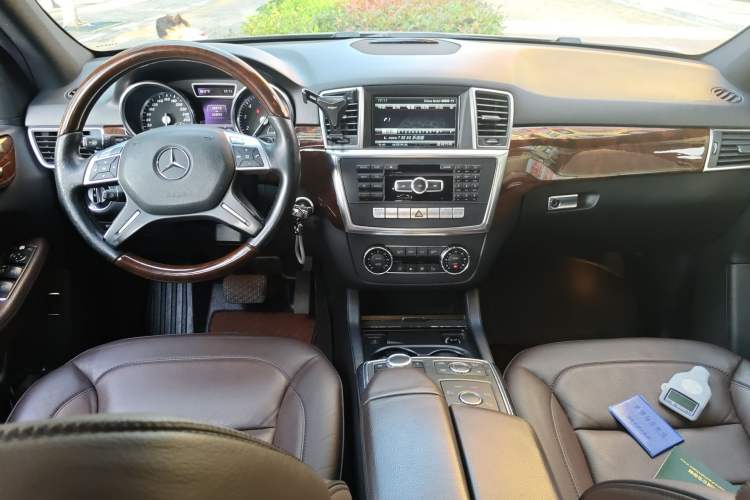 Used Mercedes-Benz M-Class 2012 ML 350 Luxury Edition Center Console