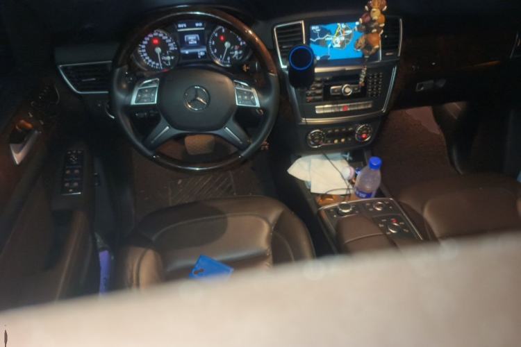 Used Mercedes-Benz M-Class 2012 ML 350 Luxury Edition Center Console