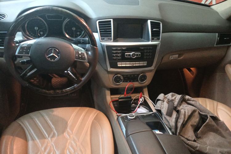 Used Mercedes-Benz M-Class 2012 ML 300 Center Console