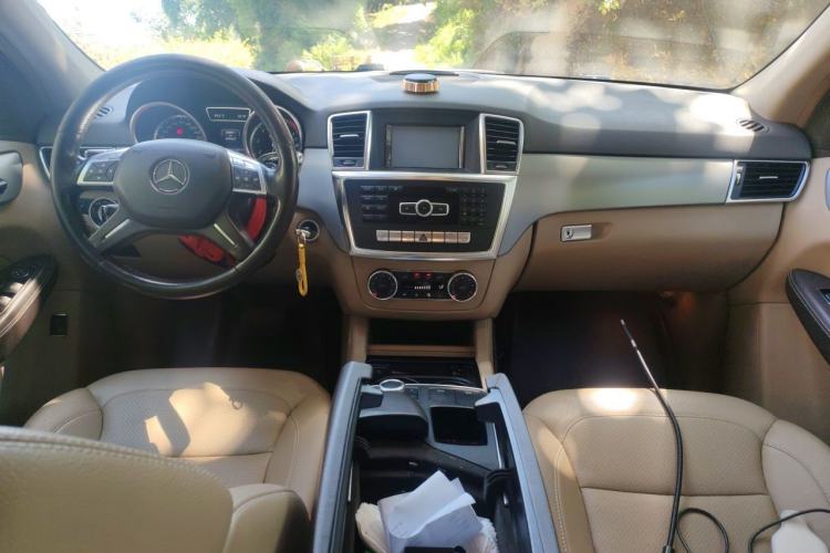 Used Mercedes-Benz M-Class 2012 ML 300 Center Console