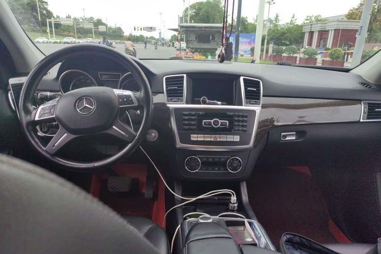 Used Mercedes-Benz M-Class  Center Console