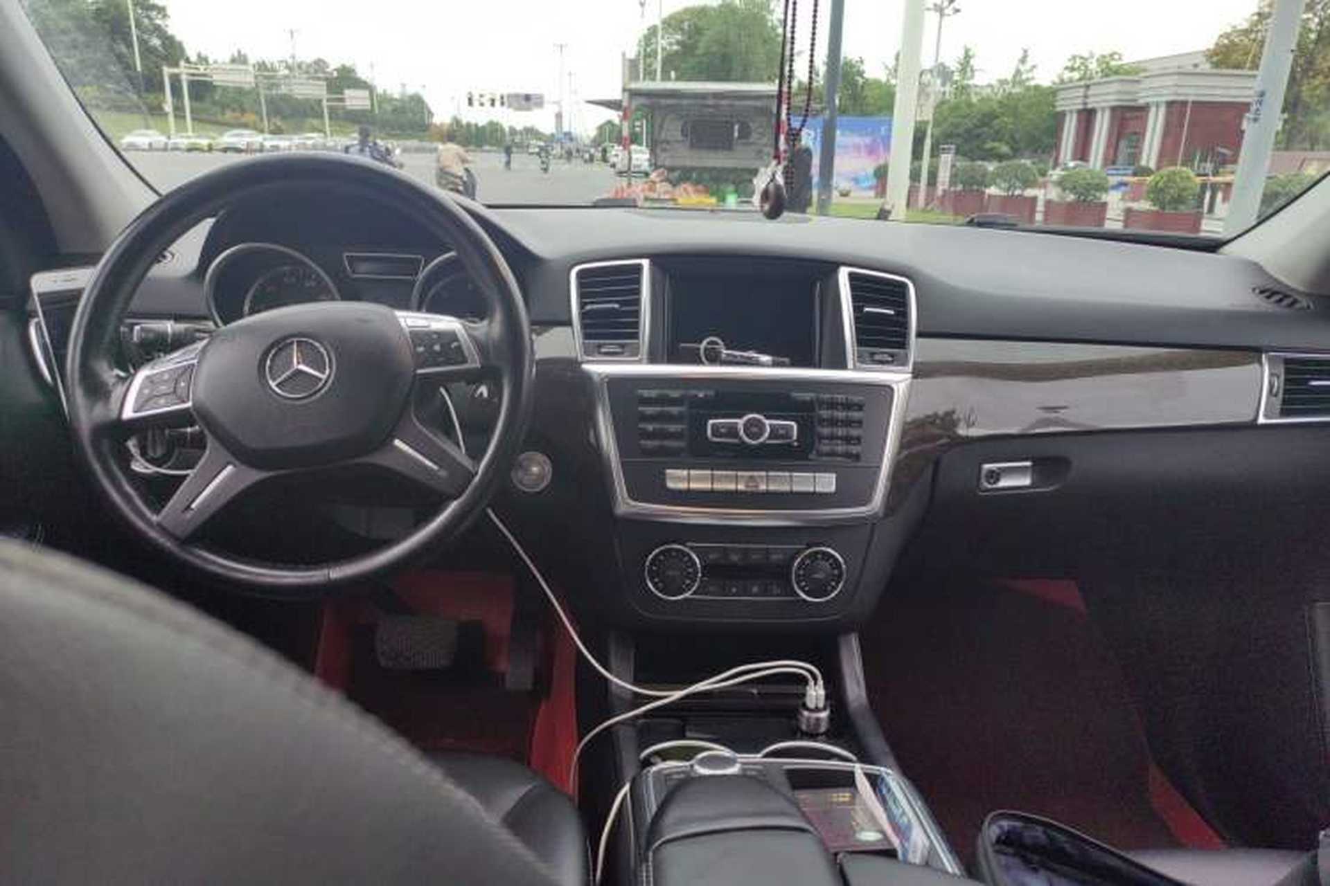 Used Mercedes-Benz M-Class  Center Console