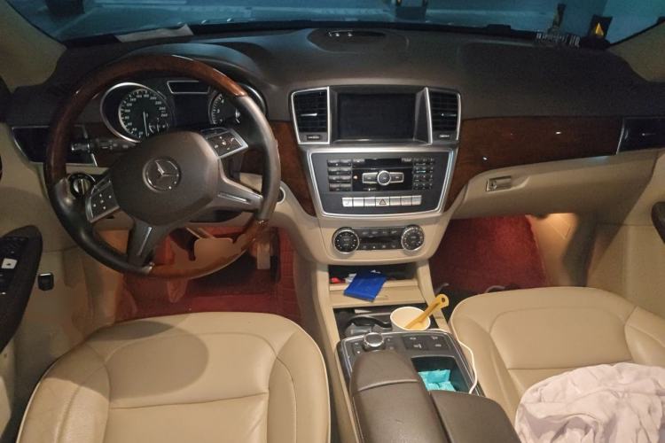 Used Mercedes-Benz M-Class 2012 ML 350 Luxury Edition Center Console