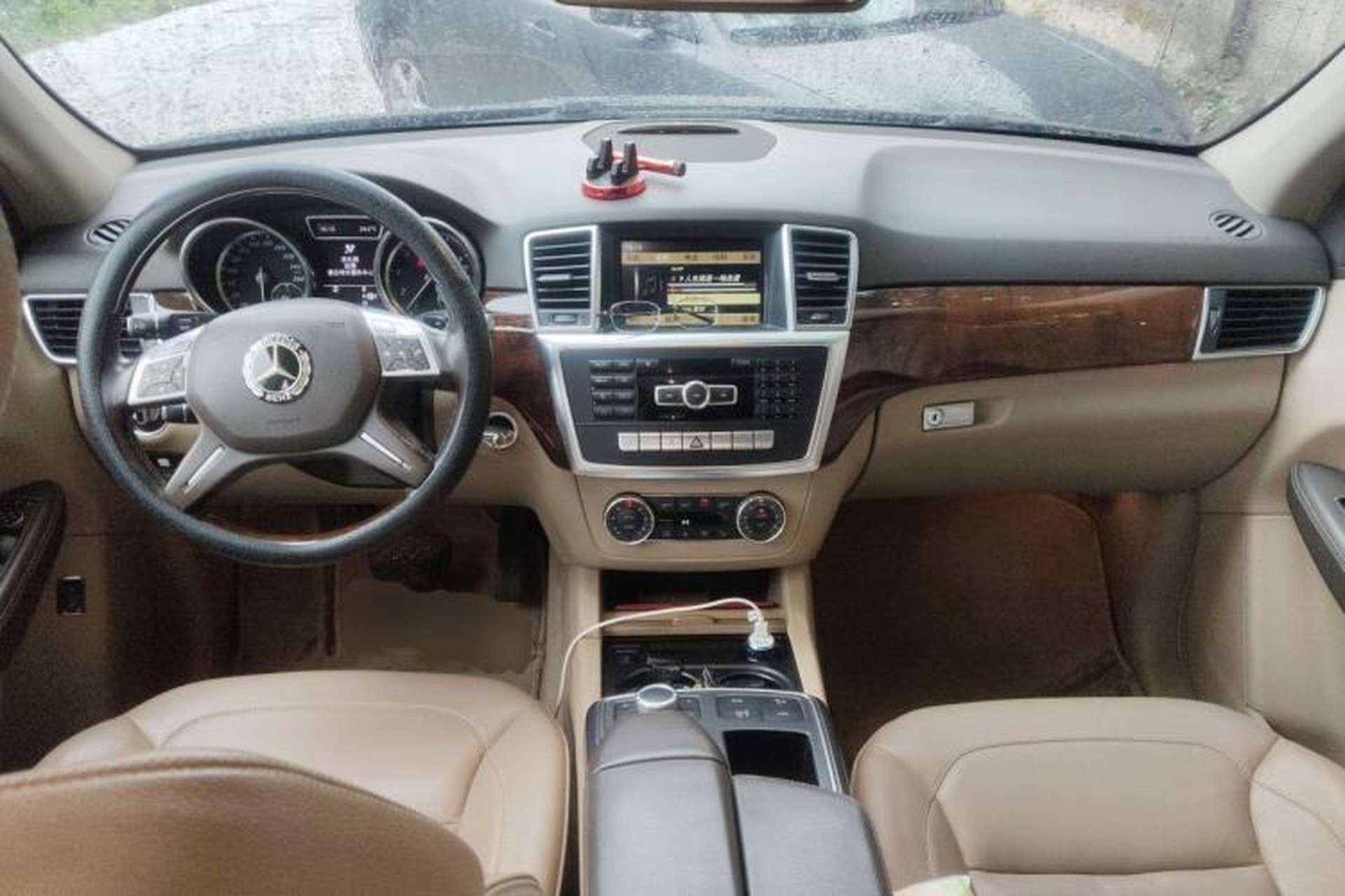 Used Mercedes-Benz M-Class 2012 ML 350 Luxury Edition Center Console
