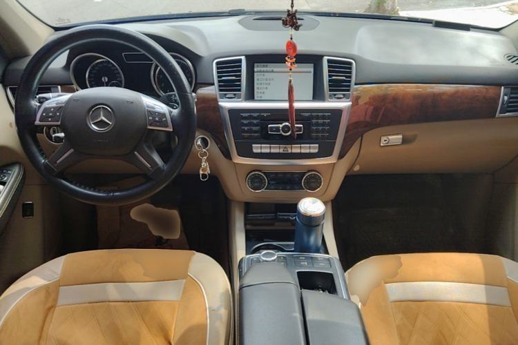 Used Mercedes-Benz M-Class  Center Console