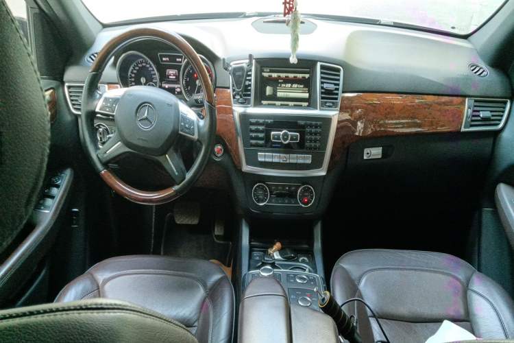Used Mercedes-Benz M-Class 2012 ML 350 Sport Edition Center Console