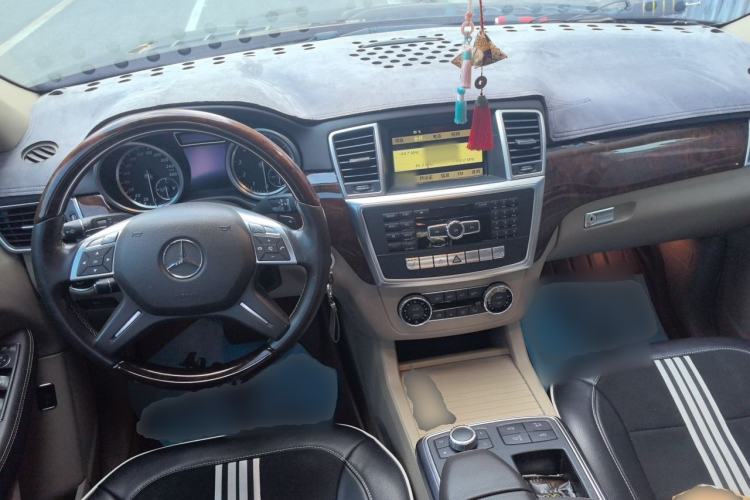 Used Mercedes-Benz M-Class 2012 ML 350 Luxury Edition Center Console