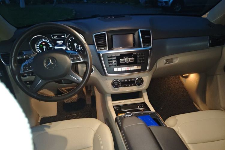 Used Mercedes-Benz M-Class 2012 ML 300 Center Console