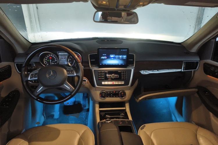 Used Mercedes-Benz M-Class 2012 ML 350 Luxury Edition Center Console