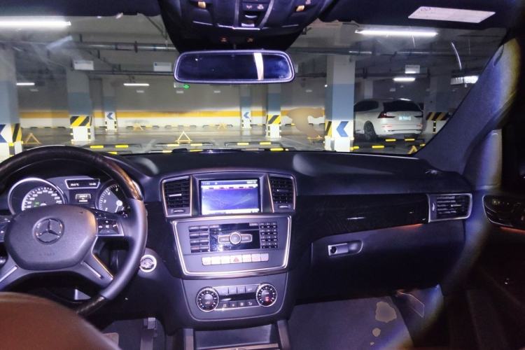 Used Mercedes-Benz M-Class 2012 ML 350 Luxury Edition Center Console