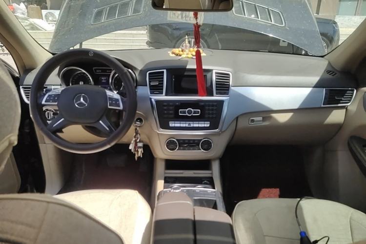 Used Mercedes-Benz M-Class 2012 ML 300 Center Console