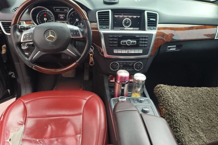 Used Mercedes-Benz M-Class 2012 ML 350 Luxury Edition Center Console