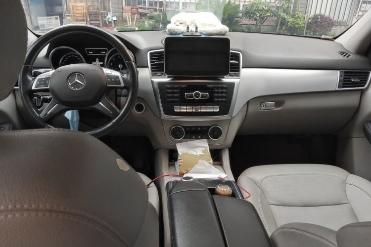 Used Mercedes-Benz M-Class 2012 ML 300 Center Console