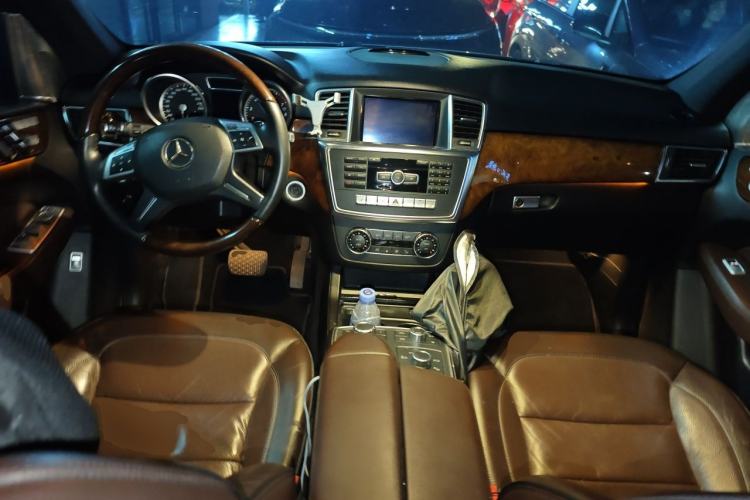 Used Mercedes-Benz M-Class 2012 ML 350 Luxury Edition Center Console