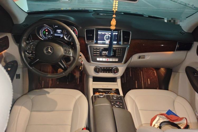 Used Mercedes-Benz M-Class 2012 ML 350 Luxury Edition Center Console