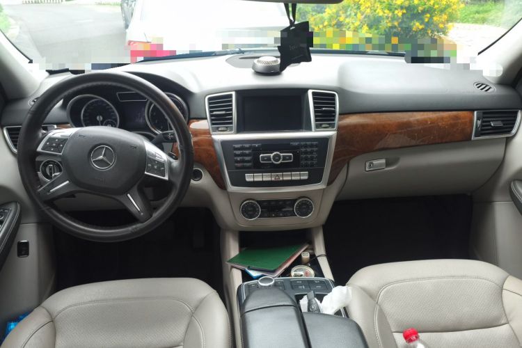 Used Mercedes-Benz M-Class 2012 ML 350 Sport Edition Center Console
