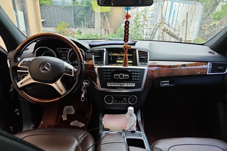 Used Mercedes-Benz M-Class 2012 ML 350 Luxury Edition Center Console