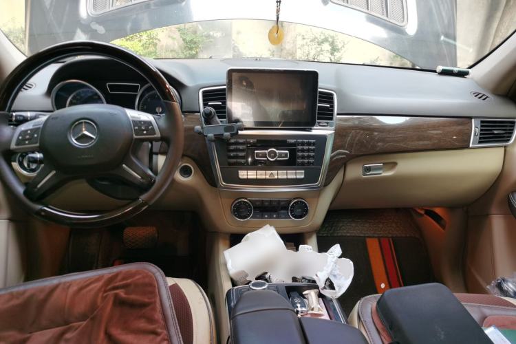 Used Mercedes-Benz M-Class 2012 ML 350 Luxury Edition Center Console