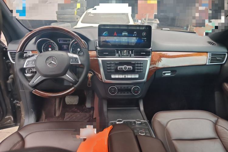 Used Mercedes-Benz M-Class 2012 ML 350 Luxury Edition Center Console