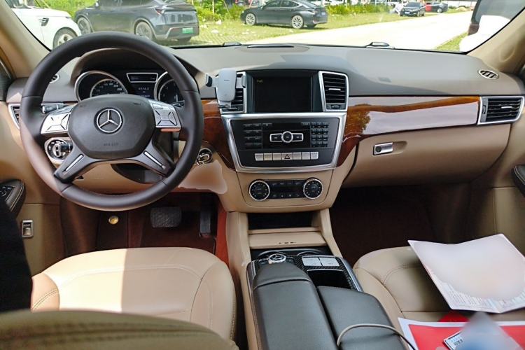 Used Mercedes-Benz M-Class 2012 ML 350 Sport Edition Center Console
