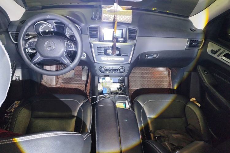 Used Mercedes-Benz M-Class  Center Console