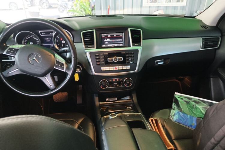 Used Mercedes-Benz M-Class 2012 ML 300 Center Console