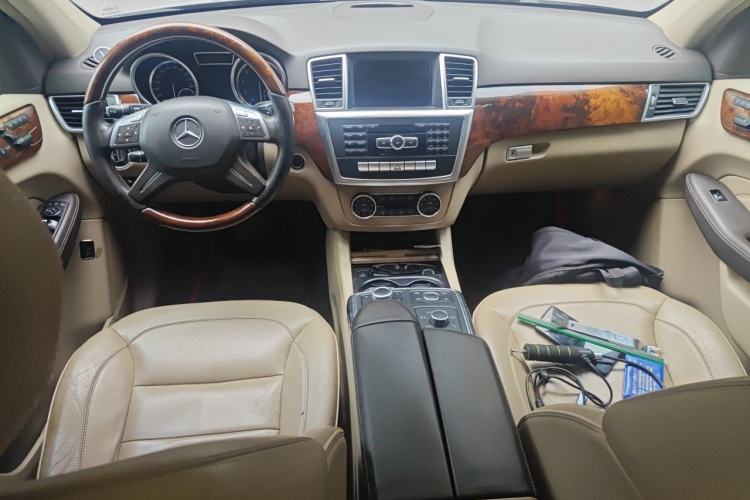 Used Mercedes-Benz M-Class 2012 ML 350 Luxury Edition Center Console