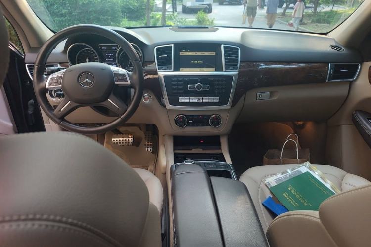 Used Mercedes-Benz M-Class 2012 ML 350 Sport Edition Center Console