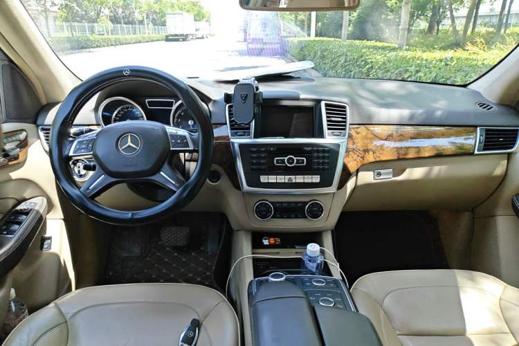 Used Mercedes-Benz M-Class 2012 ML 350 Sport Edition Center Console