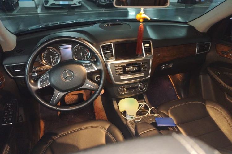 Used Mercedes-Benz M-Class 2012 ML 350 Sport Edition Center Console