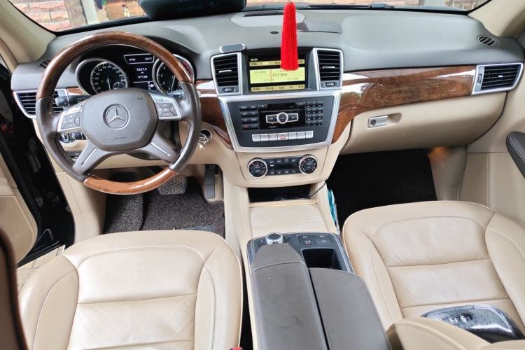 Used Mercedes-Benz M-Class 2012 ML 350 Luxury Edition Center Console