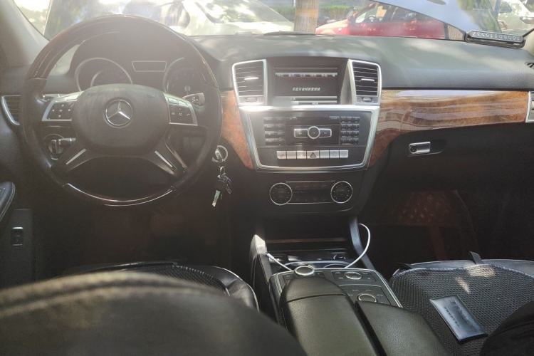 Used Mercedes-Benz M-Class 2012 ML 350 Luxury Edition Center Console