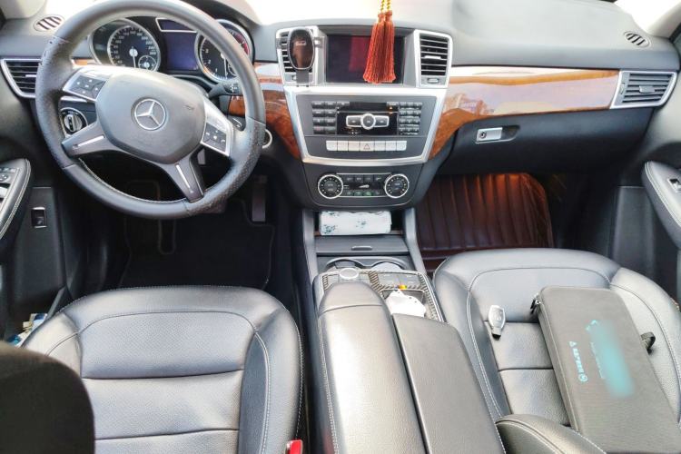 Used Mercedes-Benz M-Class 2012 ML 350 Sport Edition Center Console