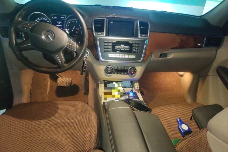 Used Mercedes-Benz M-Class 2012 ML 350 Sport Edition Center Console