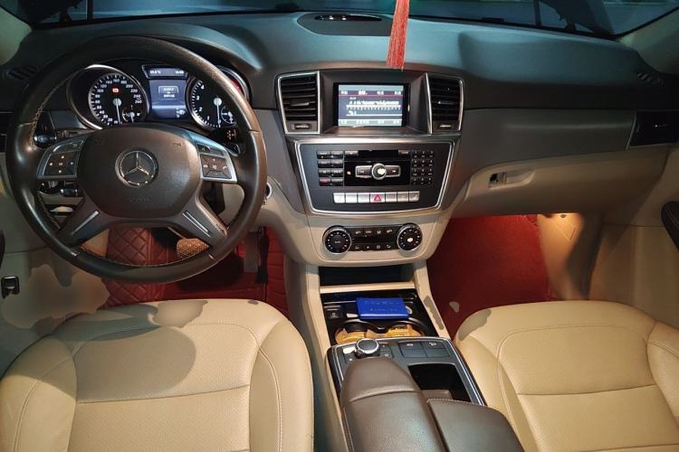 Used Mercedes-Benz M-Class 2012 ML 300 Center Console