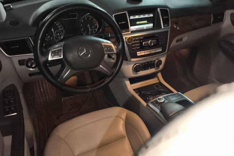 Used Mercedes-Benz M-Class 2012 ML 350 Sport Edition Center Console