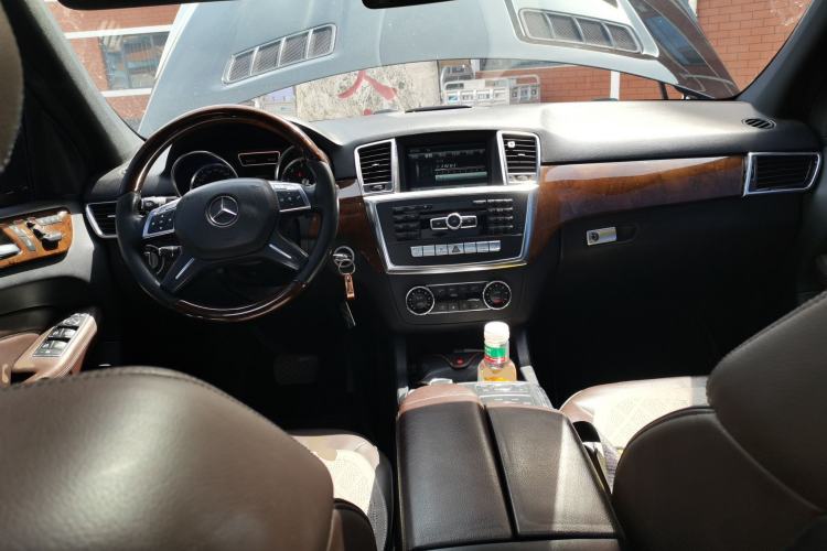 Used Mercedes-Benz M-Class 2012 ML 350 Luxury Edition Center Console