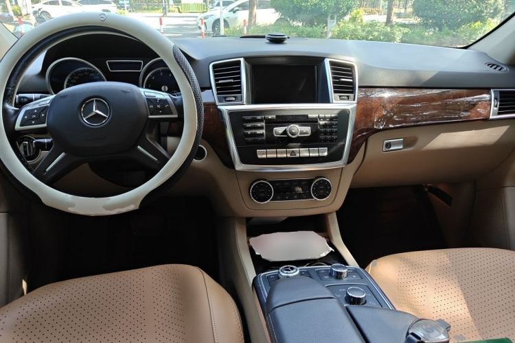 Used Mercedes-Benz M-Class 2012 ML 350 Sport Edition Center Console