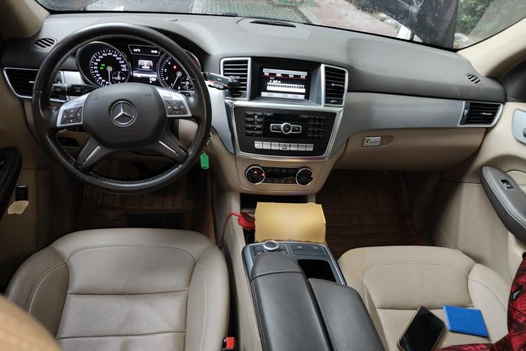 Used Mercedes-Benz M-Class 2012 ML 300 Center Console