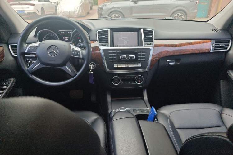 Used Mercedes-Benz M-Class 2012 ML 350 Sport Edition Center Console