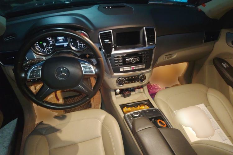 Used Mercedes-Benz M-Class 2012 ML 300 Center Console