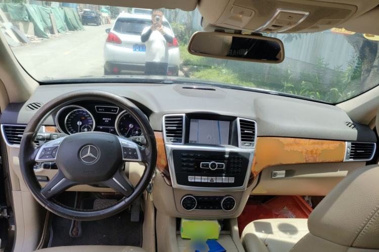 Used Mercedes-Benz M-Class 2012 ML 350 Sport Edition Center Console