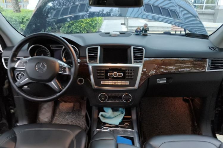 Used Mercedes-Benz M-Class 2012 ML 350 Sport Edition Center Console